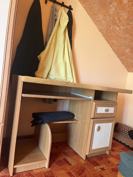 Biurko drewniane do pokoju