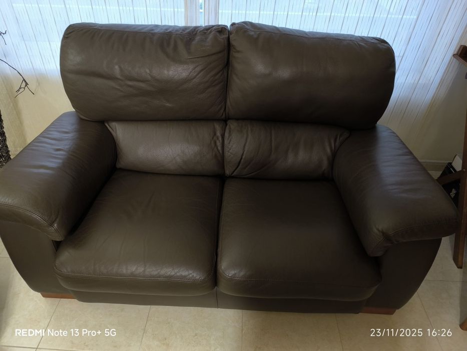 Conjunto de 2 Sofás em pele - excelente estado