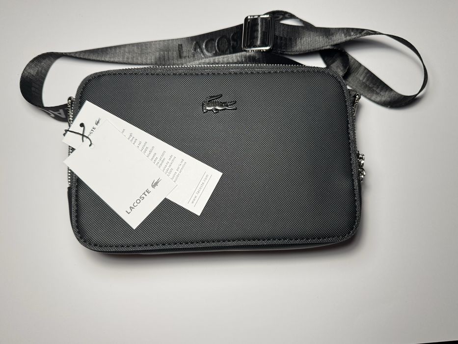 Сумка Lacoste.