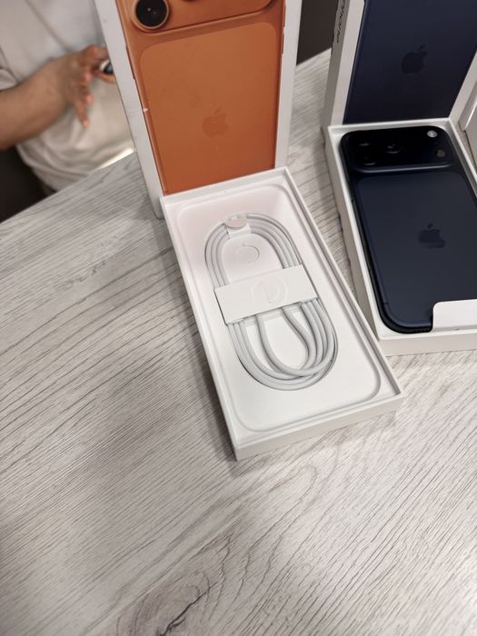 New/Open iPhone 17 pro max 256gb  Blue/Orange