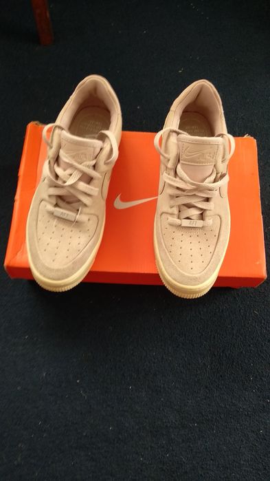 Продам кроссовки Nike