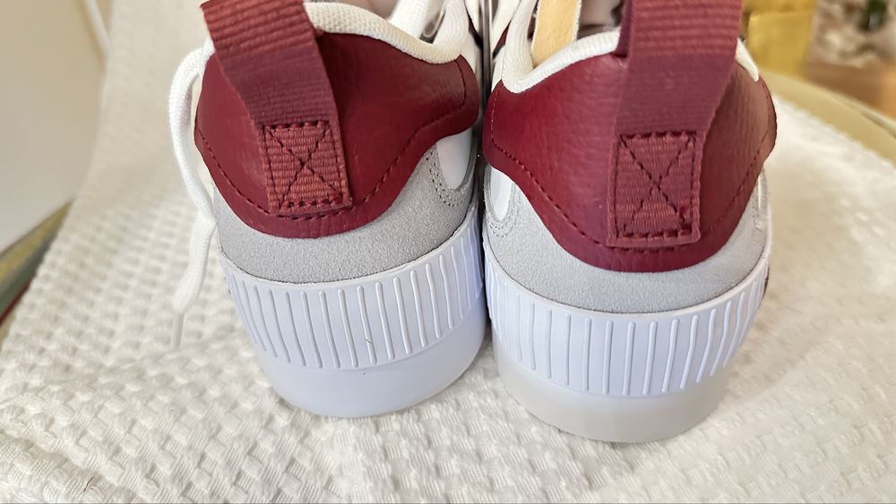 Sapatilhas de Lacoste.