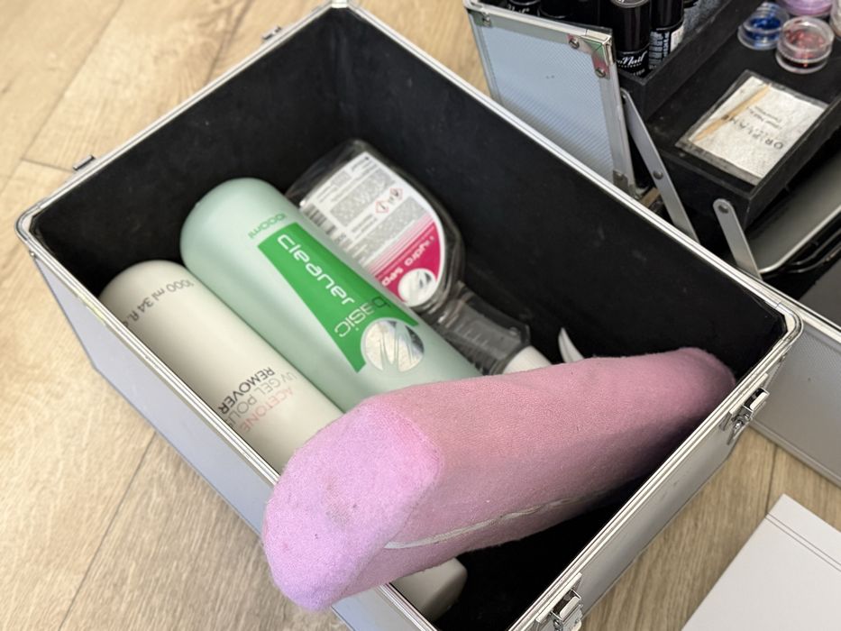 Sprzedam zestaw do manicure hybrydowego