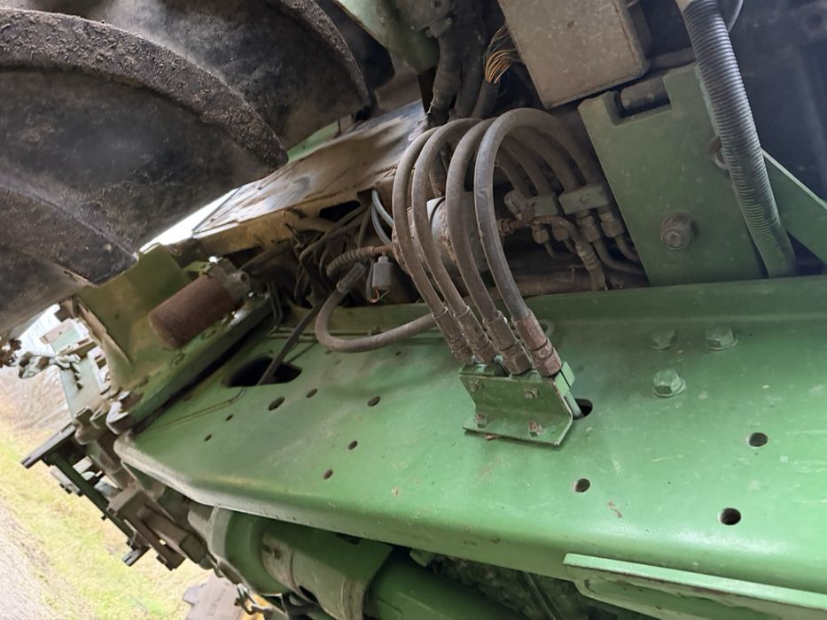 Трактор John Deere 6400