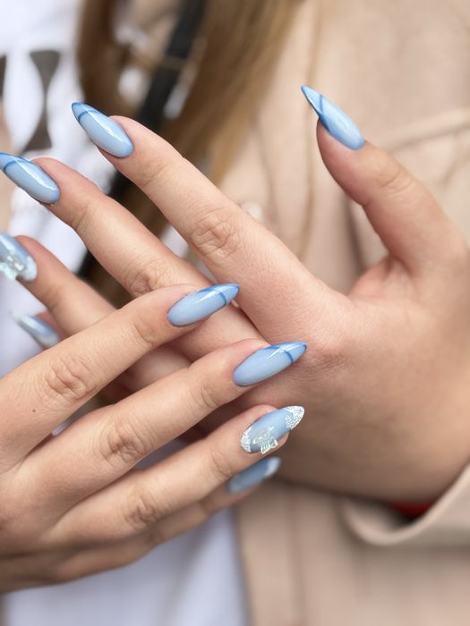 Майстер манікюру у For You Beauty Studio