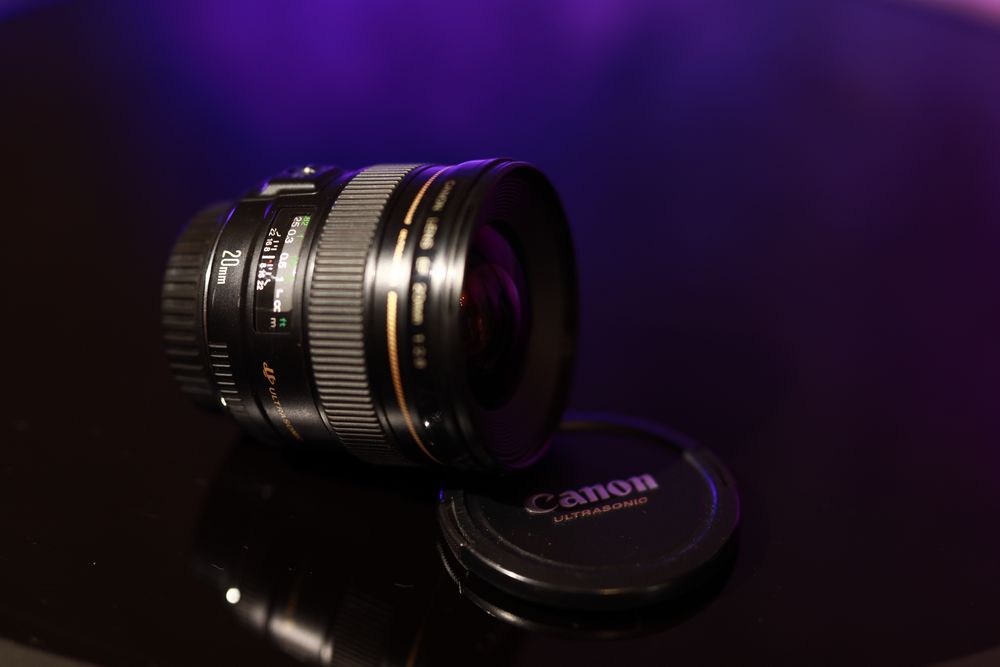 Обʼєктив Canon 20 mm 2.8