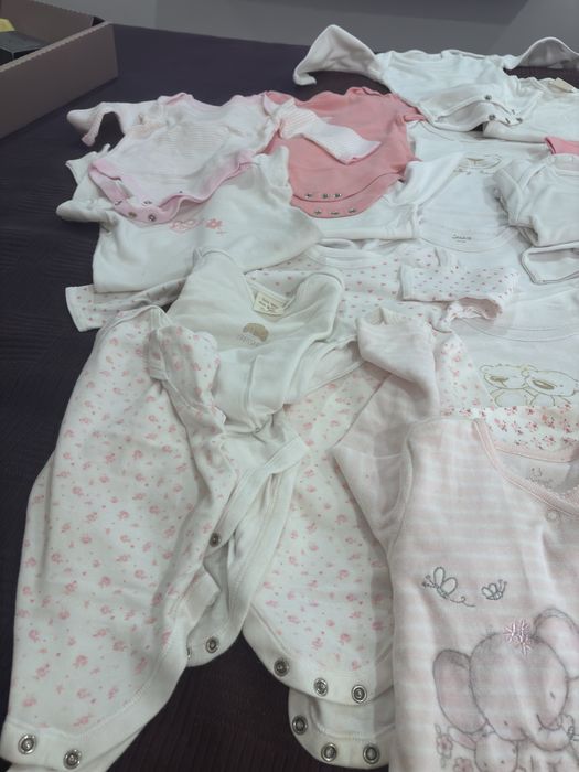 Lote roupa bebé menina 9–12 meses – 20 bodies + babygrow
