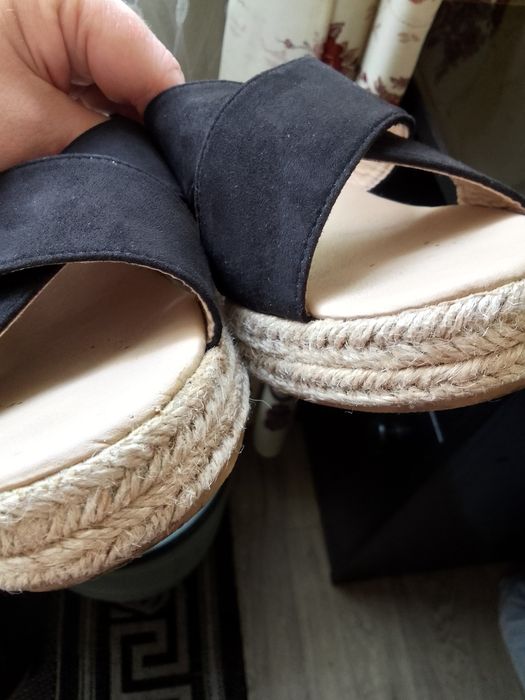 Продам Жіночі Босоніжки