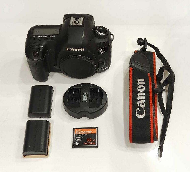 Body Canon EOS 5D Mark III + akumulatory ładowarka karty pamięci pasek