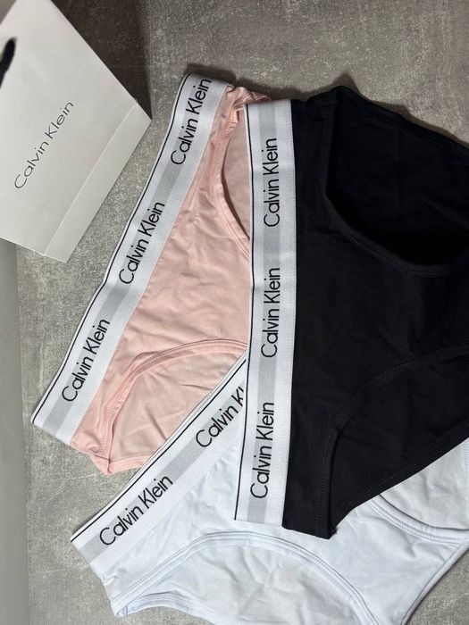 Трусы женские Calvin Klein Набор трусов Calvin
Klein размер  Л