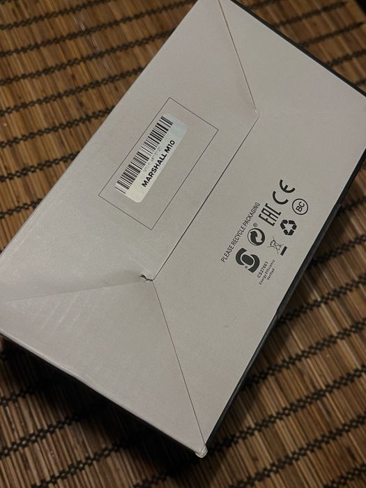 Nowy, fajny czarny głośnik bluetooth Marshall