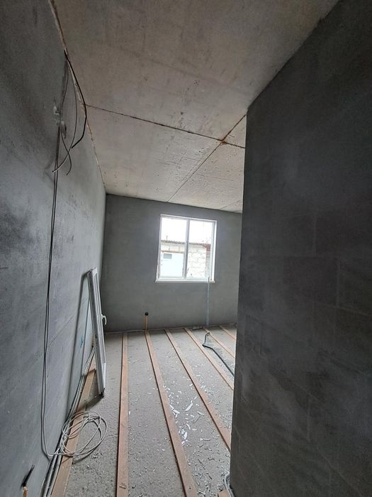 Продам приміщення на 14 квартир + гараж, поруч з метро "Берестейська"