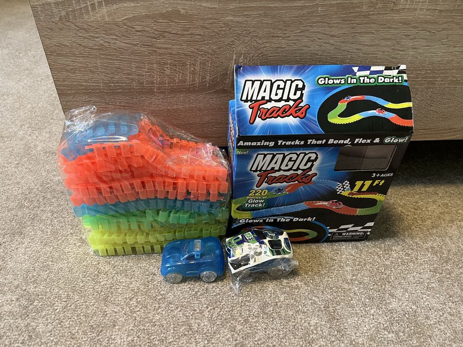 Гоночна траса 220 деталей magic track меджік трек з двома машинками