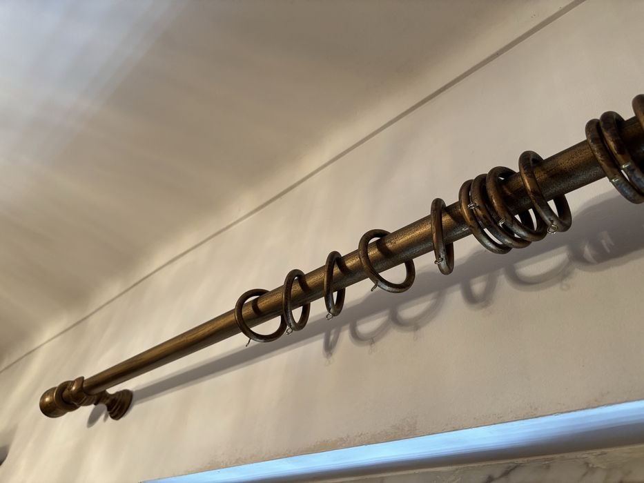 Varão de cortinado . Em tons de Dourado