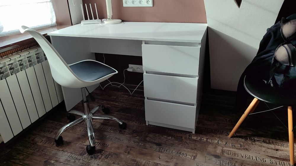 Письменный стол со стулом