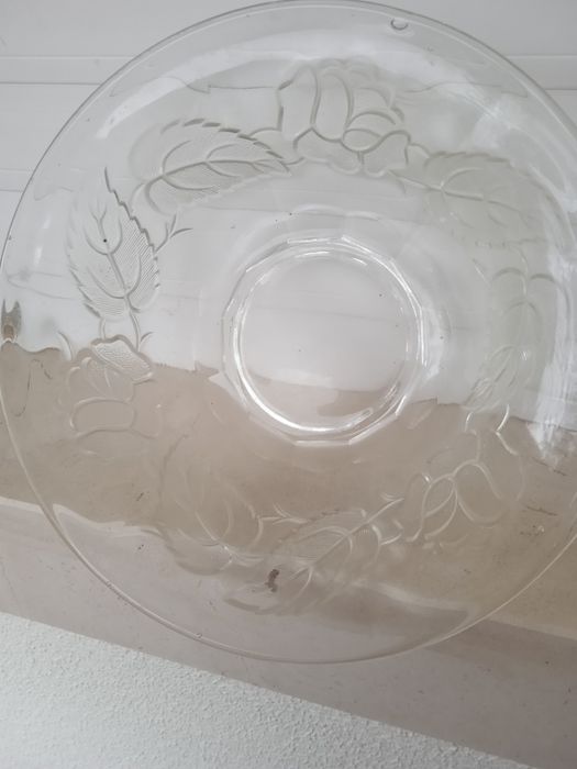 Duas peças de vidro muito antigas.