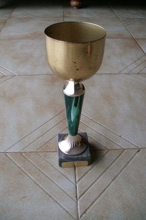 Vendo estas taças ganhas na Inatel