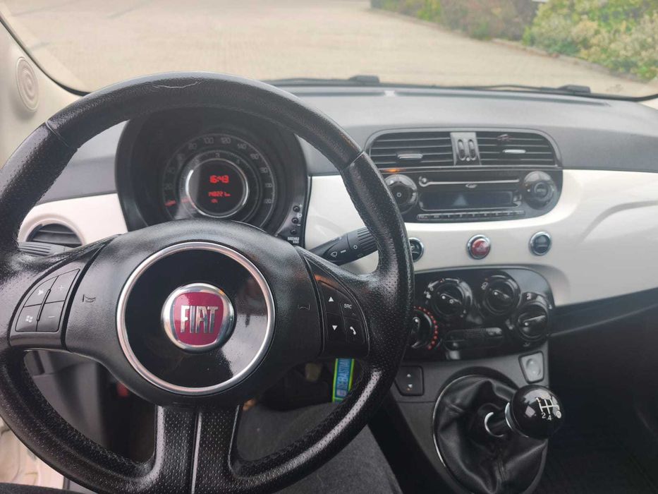 Samochód osobowy Fiat 500