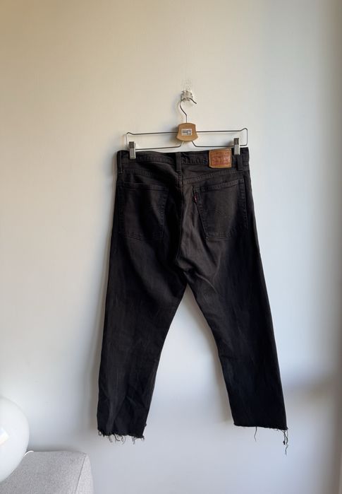 Levis czarne spodnie mom jeans postrzępione wysoki stan 501
