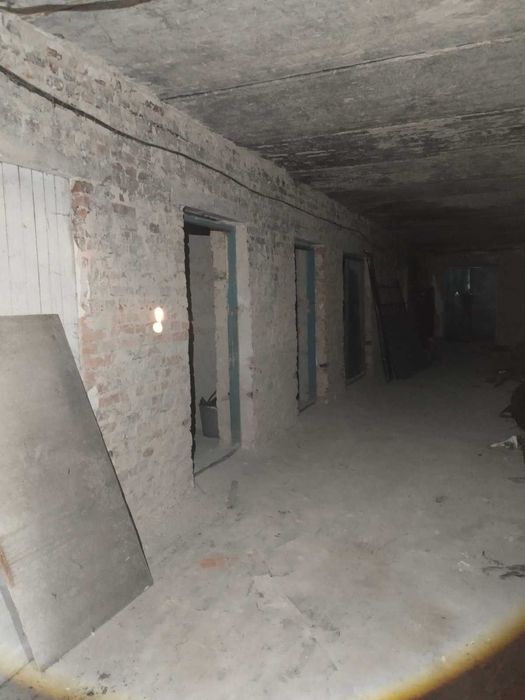 Продам приміщення 296,6 м² — центр Пулин