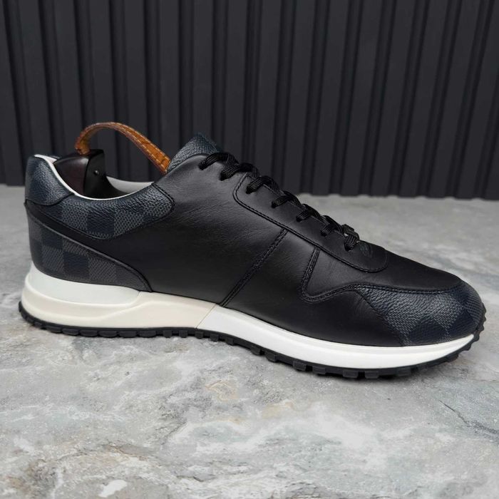 Louis Vuitton Run Away MTO Чоловічі кросівки шкіра оригінал 43 EUR