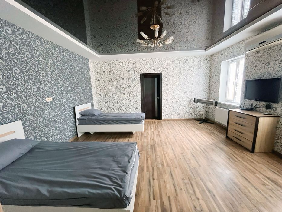 Сдам будинок, подобово з кондиціонером.