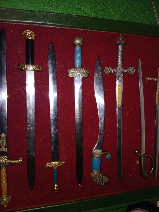 10 Espada histórica por 11 € cada