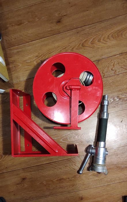 Кассета с барабанном для пожарного рукава и пожарный металлический ств