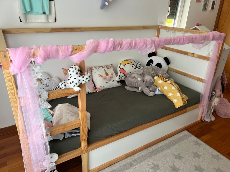 Cama e colchão Ikea Kura