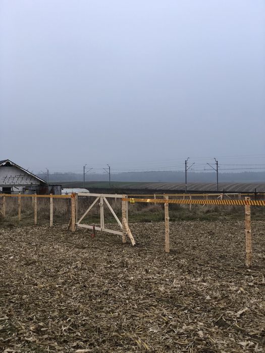 Ogrodzenie budowlane tymczasowe siatka leśna stemple płot