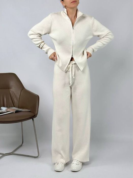 Теплий вʼязаний костюм на блискавці