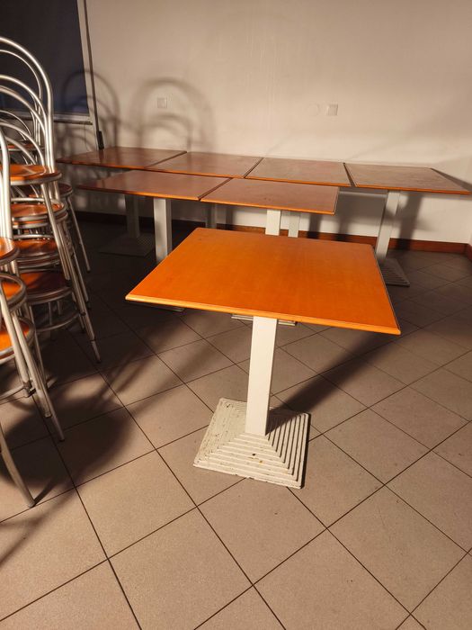 Mesas e cadeiras para café ou restaurante