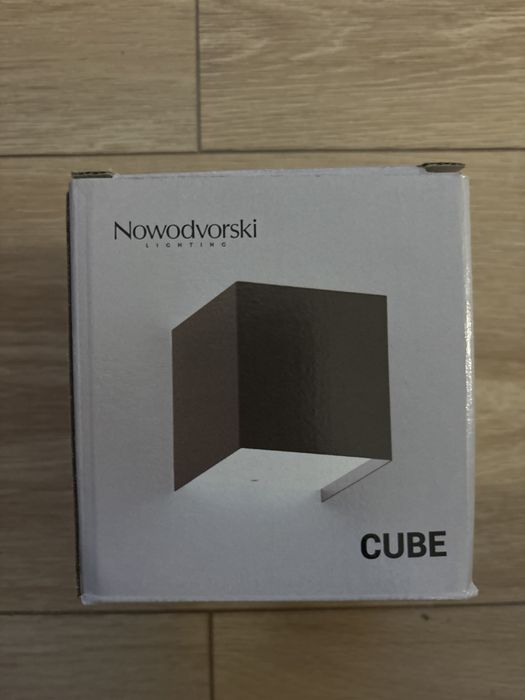 Nowy Kinkiet nowodvorski cube