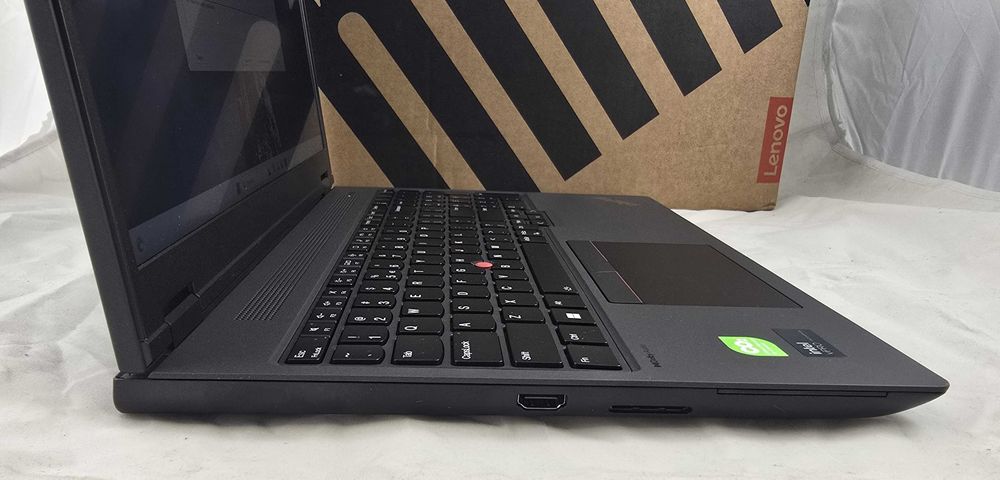 Laptop Lenovo ThinkPad P16V G2