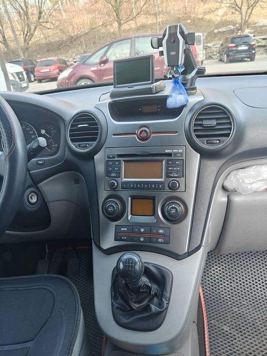 Kia Caren's 1.6 2011року