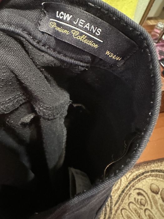 Джинсы черные