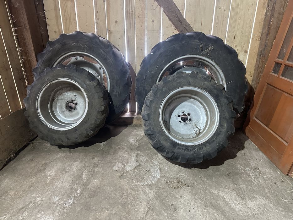 Dwa komplety felg Koła opony felgi do deutz fahr Lamborghini same