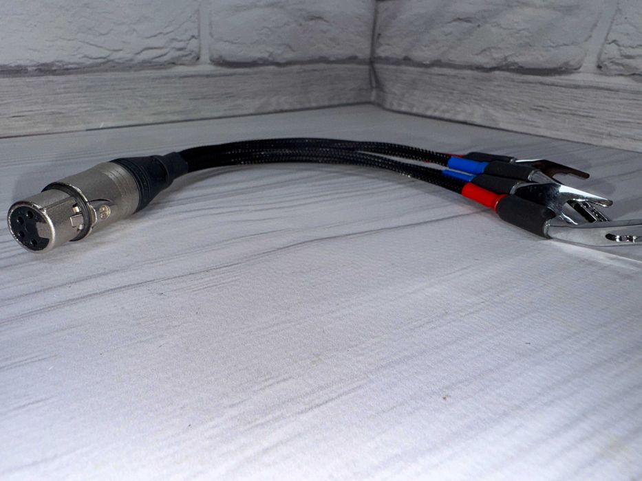 Adaptador de auscultadores XLR para 2 garfos (Y) Meze