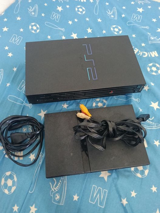 PlayStation 2 fat e um Slim