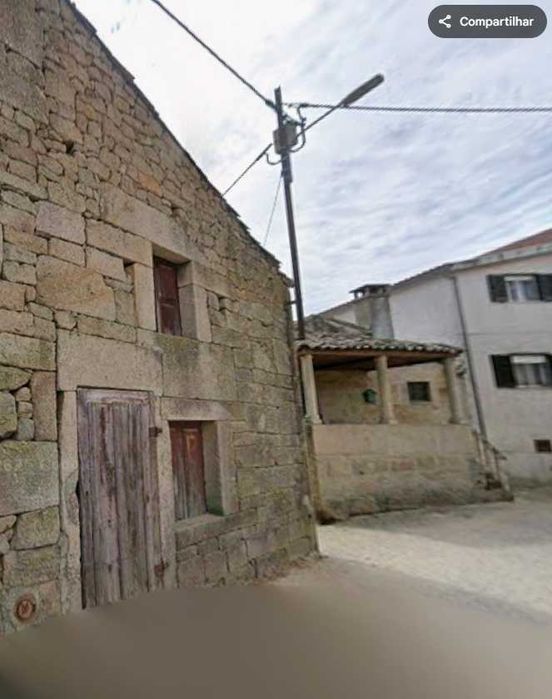 CASA A RECUPERAR NA ALDEIA troco por Auto caravana ou caravana