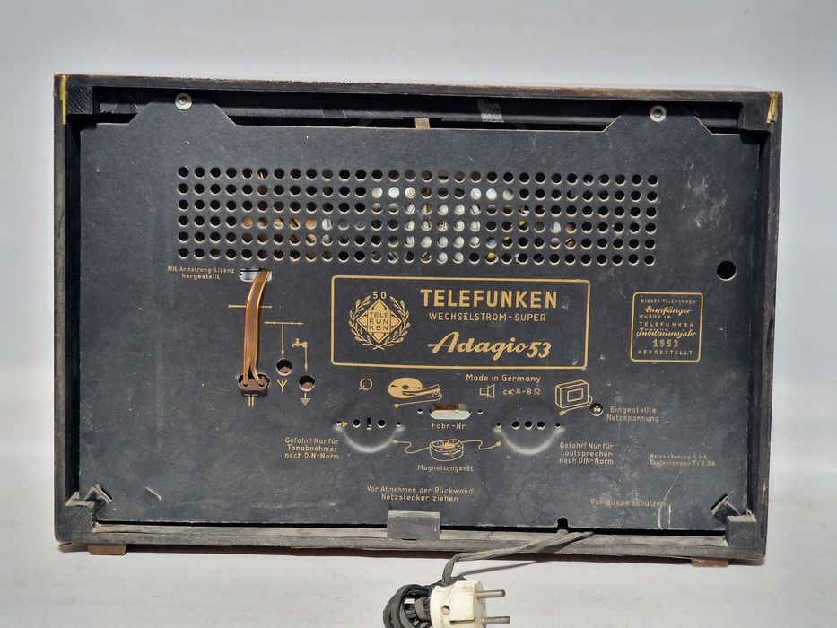 Rádio antigo reparado Telefunken