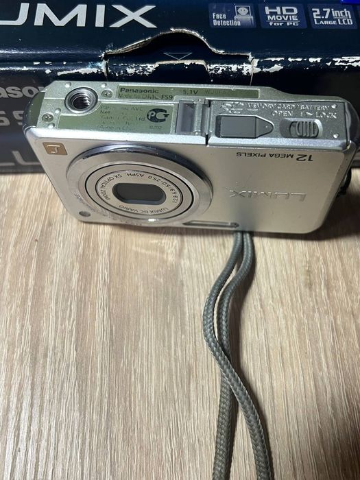 Цифровой фотоаппарат Panasonic Lumix DMC-FS9 полный комплект 8GB+Чехол