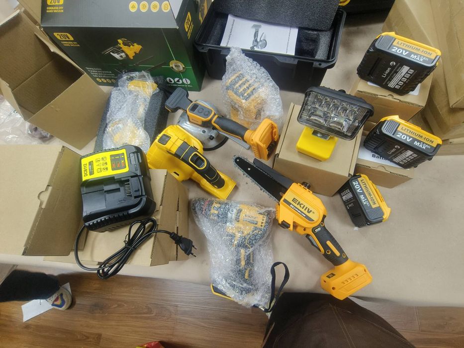 Акамулчторна болгарка  DeWalt батареї