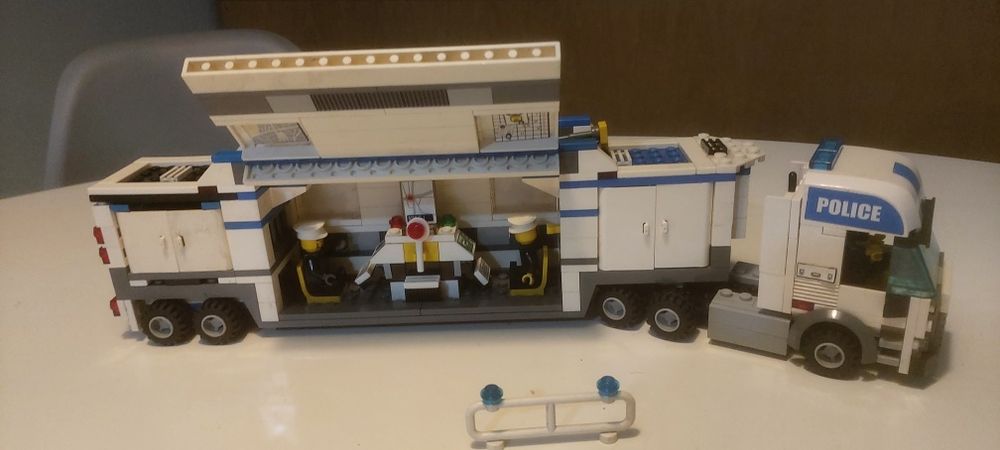 Vendo kit Lego - Camião da Polícia- 7743