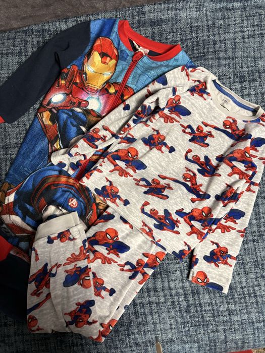 Комплект(флісовий чоловічок marvel,піжама людина-павук) на 5-6 років