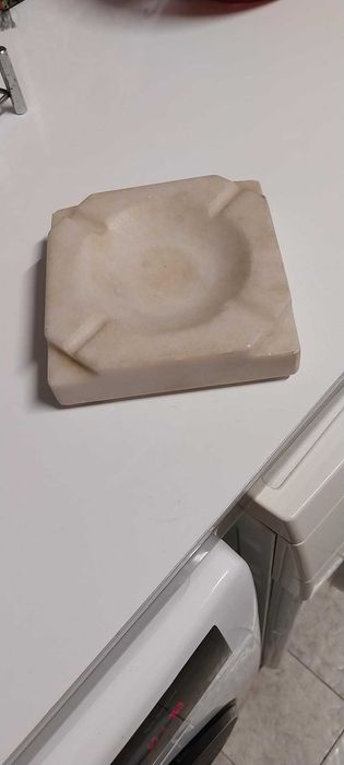 cinzeiro em mármore