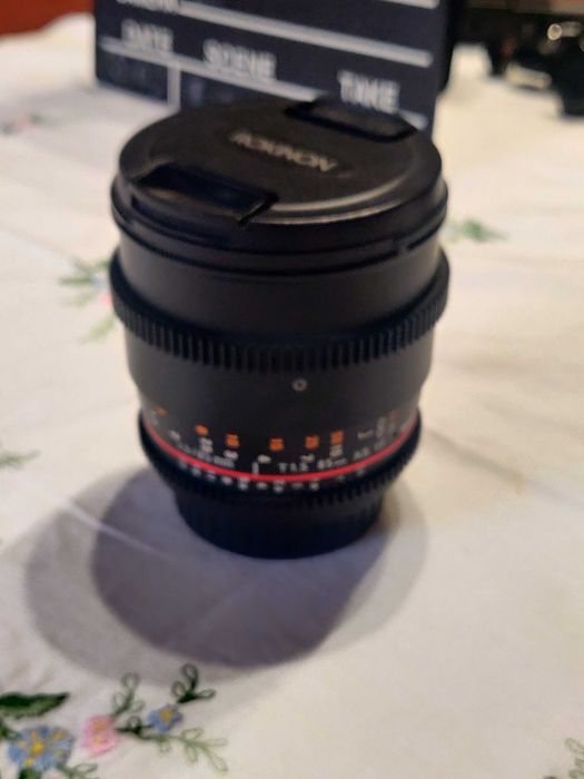 Objetiva Samyang/Rokinon 85mm T1.5 Canon EF