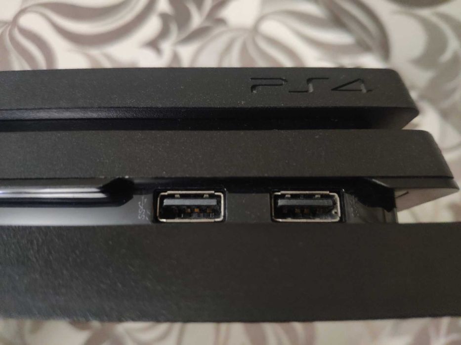 PS 4  PRO | Sony Playstation 4 Pro | CUH-7208B | + 2 оригінальні dualshock 4 + 10 шт. дисків