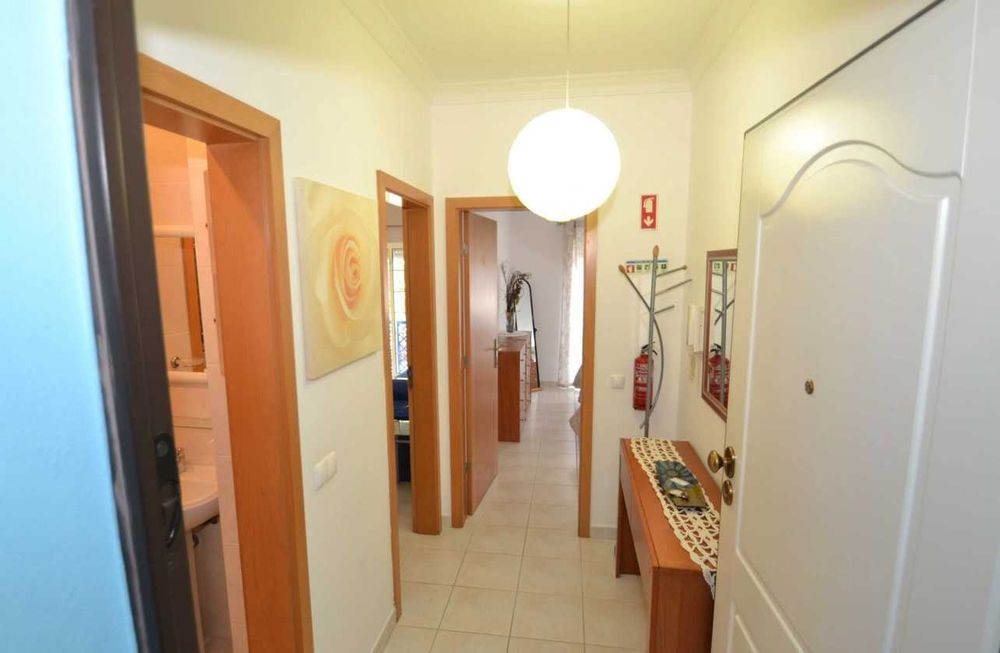 Apartamento T1 com piscinas, MEO, wifi, churrasqueira e garagem