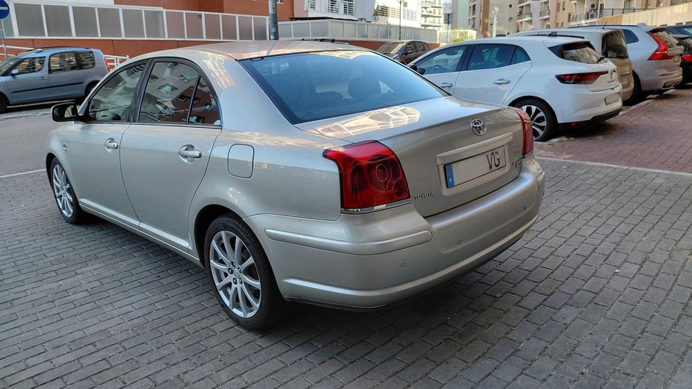 Toyota Avensis — fotografia 4